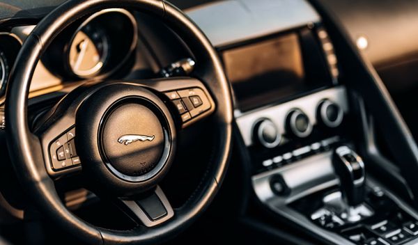 Прокат Jaguar F-Type кабріолет білий без водія в Києві Прокат Jaguar F-Type кабріолет білий без водія в Києві