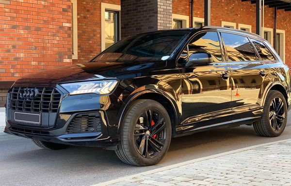 Аренда Audi Q7 R-Line в Киеве — прокат без водителя или с водителем