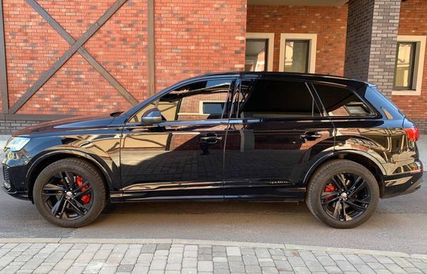 Аренда Audi Q7 R-Line в Киеве — прокат без водителя или с водителем