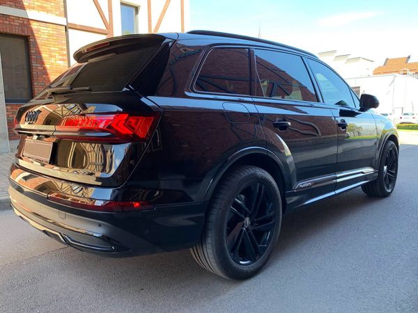 Аренда Audi Q7 R-Line в Киеве — прокат без водителя или с водителем