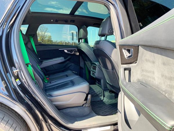 Аренда Audi Q7 R-Line в Киеве — прокат без водителя или с водителем