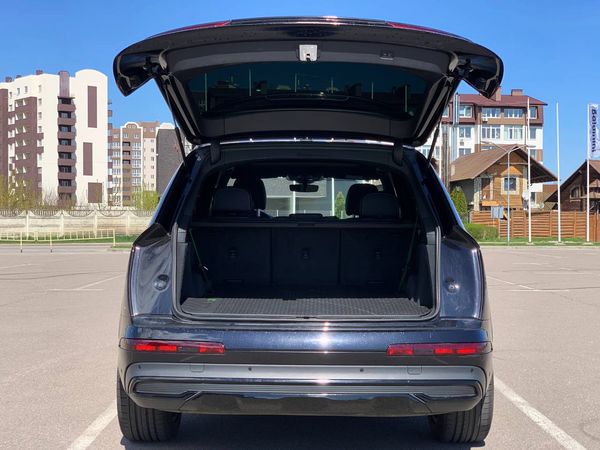 Аренда Audi Q7 R-Line в Киеве — прокат без водителя или с водителем