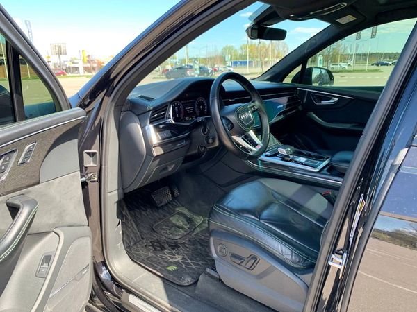 Аренда Audi Q7 R-Line в Киеве — прокат без водителя или с водителем