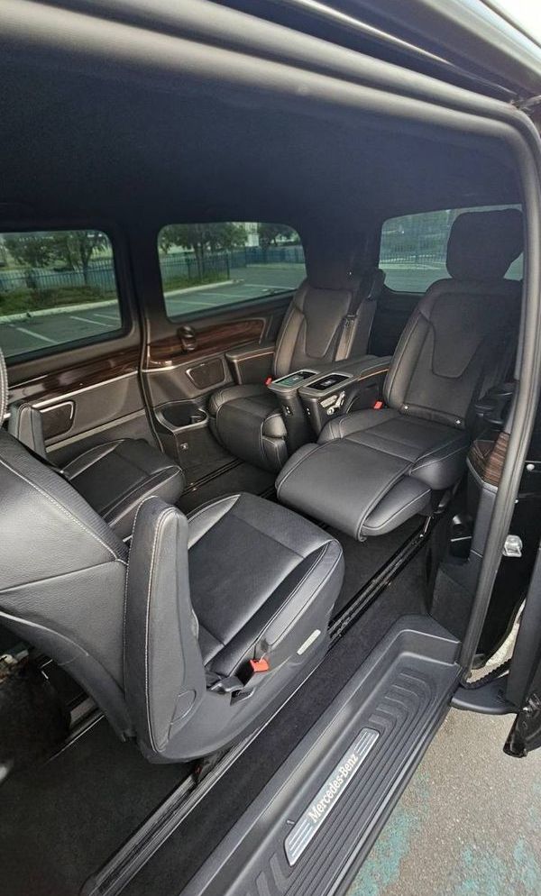 Оренда Mercedes-Benz V-Class з водієм - трансфер із Києва до Європи (Варшава, Краків, Кишинів)