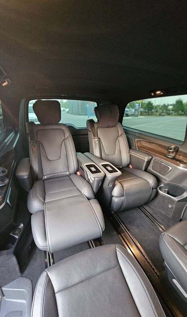 Оренда Mercedes-Benz V-Class з водієм - трансфер із Києва до Європи (Варшава, Краків, Кишинів)