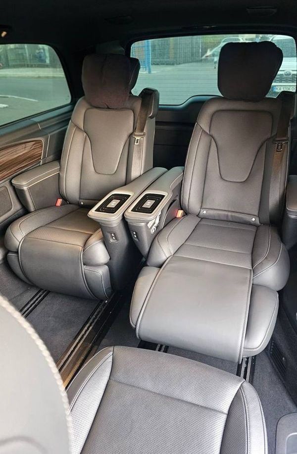 Оренда Mercedes-Benz V-Class з водієм - трансфер із Києва до Європи (Варшава, Краків, Кишинів)