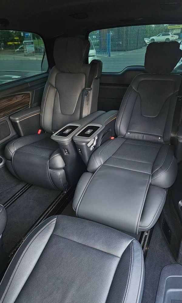 Оренда Mercedes-Benz V-Class з водієм - трансфер із Києва до Європи (Варшава, Краків, Кишинів) 