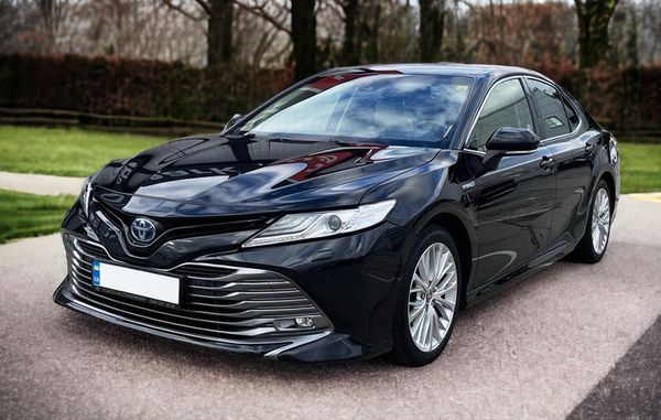 Оренда Toyota Camry 2025 в Києві — прокат Camry без водія 