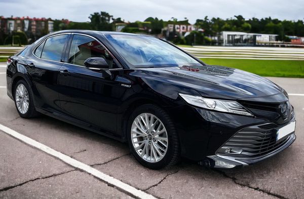 Оренда Toyota Camry 2025 в Києві — прокат Camry без водія 