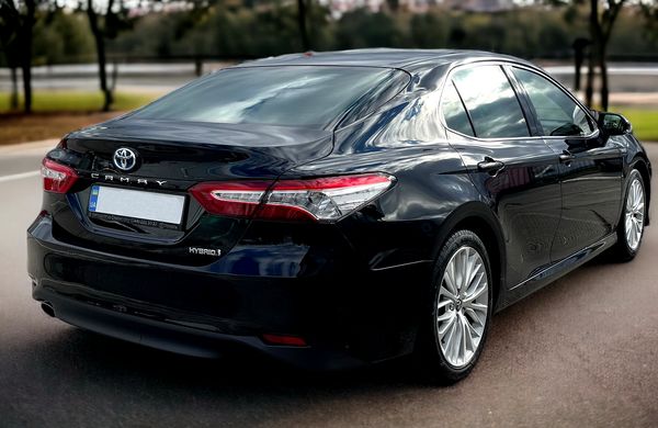 Оренда Toyota Camry 2025 в Києві — прокат Camry без водія 