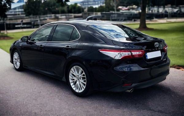 Оренда Toyota Camry 2025 в Києві — прокат Camry без водія 