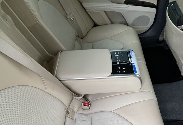 Оренда Toyota Camry 2025 в Києві — прокат Camry без водія 