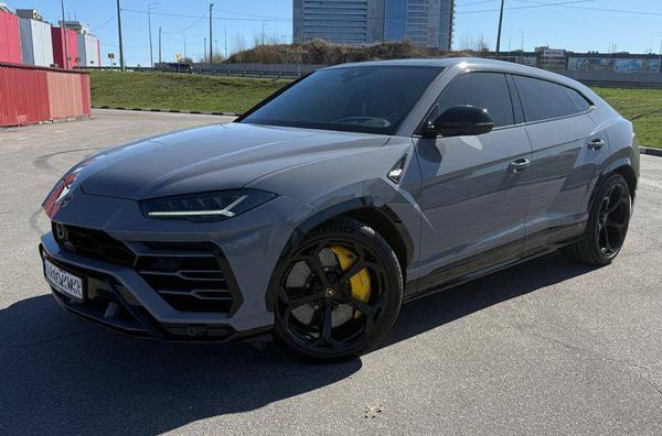 Оренда Lamborghini Urus у Києві – з водієм або без, розкішний суперджип