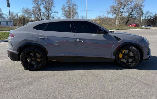 Оренда Lamborghini Urus у Києві – з водієм або без, розкішний суперджип