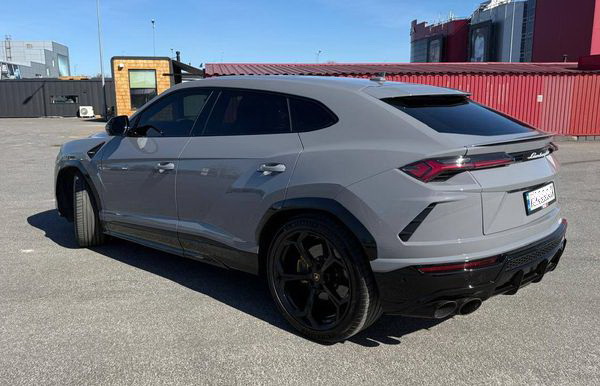 Оренда Lamborghini Urus у Києві – з водієм або без, розкішний суперджип