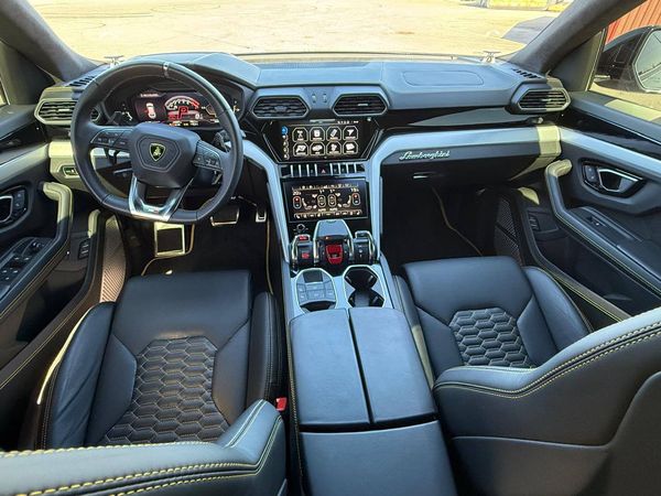 Оренда Lamborghini Urus у Києві – з водієм або без, розкішний суперджип