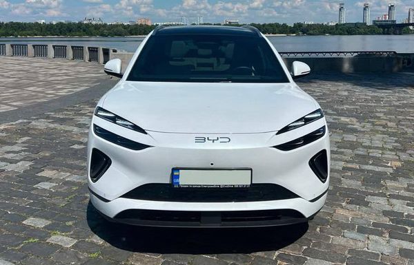 Электро-внедорожник BYD ID белый на свадьбу с водителем в Киеве 