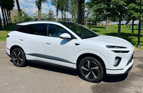 Электро-внедорожник BYD ID белый на свадьбу с водителем в Киеве 