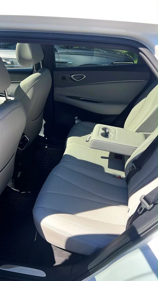 Электро-внедорожник BYD ID белый на свадьбу с водителем в Киеве 