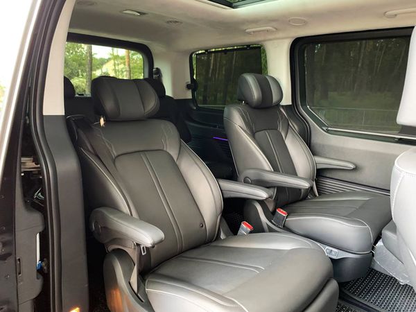 Аренда микроавтобуса Hyundai Staria без водителя в Киеве 