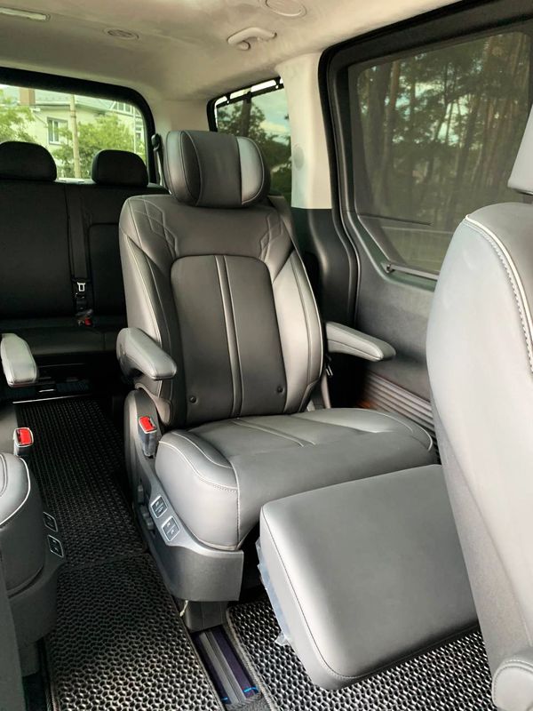 Аренда микроавтобуса Hyundai Staria без водителя в Киеве 