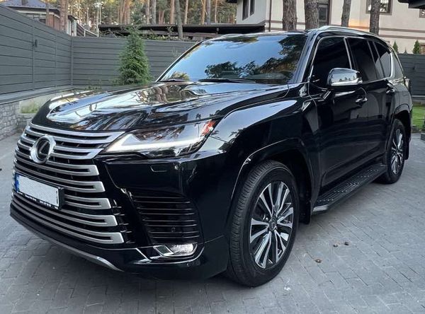 Прокат позашляховика Lexus LX 500 без водія в Києві 