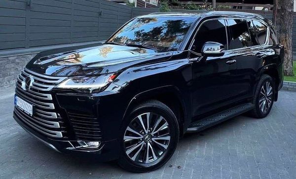Прокат позашляховика Lexus LX 500 без водія в Києві 