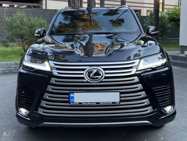 Прокат позашляховика Lexus LX 500 без водія в Києві 