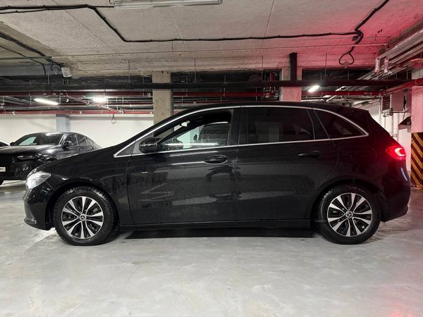 Позашляховик Mercedes-Benz B-class W247 на весілля в Києві 