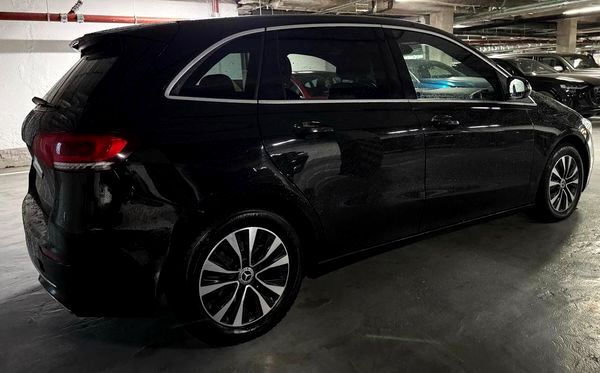 Позашляховик Mercedes-Benz B-class W247 на весілля в Києві 