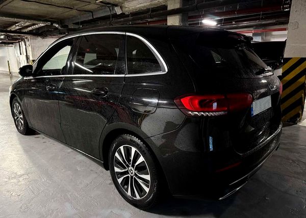 Позашляховик Mercedes-Benz B-class W247 на весілля в Києві 