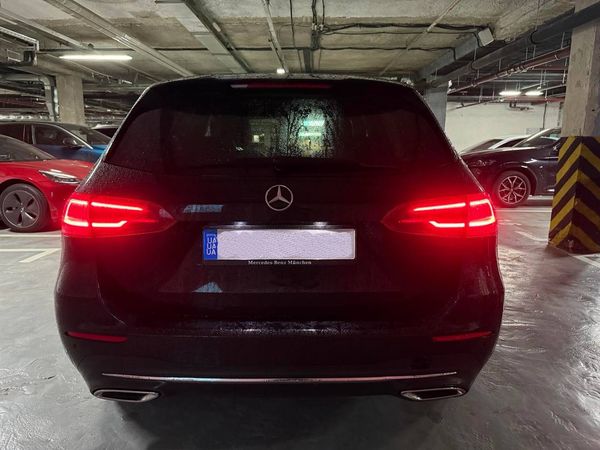 Позашляховик Mercedes-Benz B-class W247 на весілля в Києві 