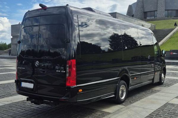 Оренда мікроавтобуса на весілля або трансфер Mercedes-Benz Sprinter чорний в Києві 