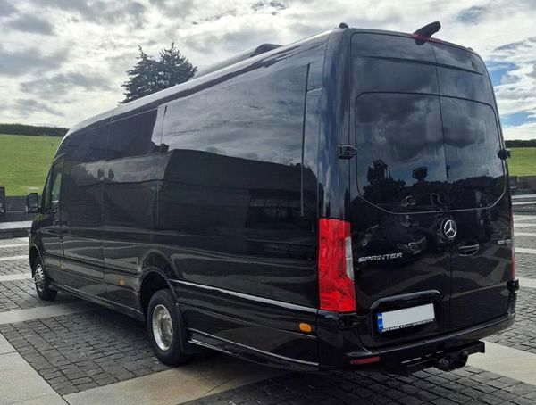 Оренда мікроавтобуса на весілля або трансфер Mercedes-Benz Sprinter чорний в Києві 