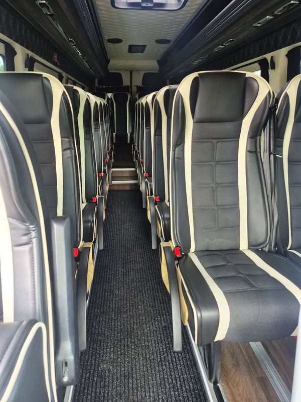 Оренда мікроавтобуса на весілля або трансфер Mercedes-Benz Sprinter чорний в Києві 