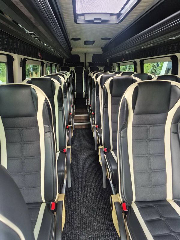 Оренда мікроавтобуса на весілля або трансфер Mercedes-Benz Sprinter чорний в Києві 