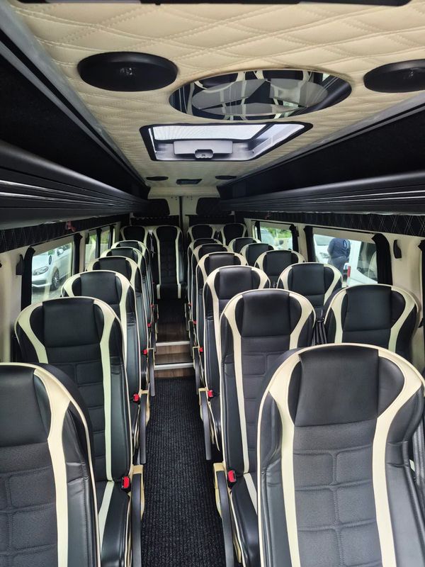 Оренда мікроавтобуса на весілля або трансфер Mercedes-Benz Sprinter чорний в Києві 