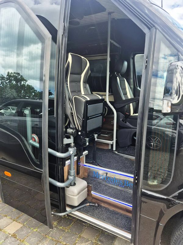 Оренда мікроавтобуса на весілля або трансфер Mercedes-Benz Sprinter чорний в Києві 